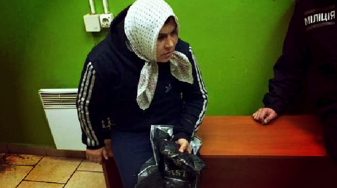 В Киеве поймали афериста, который выдавал себя за «бабушку-попрошайку» (ФОТО)