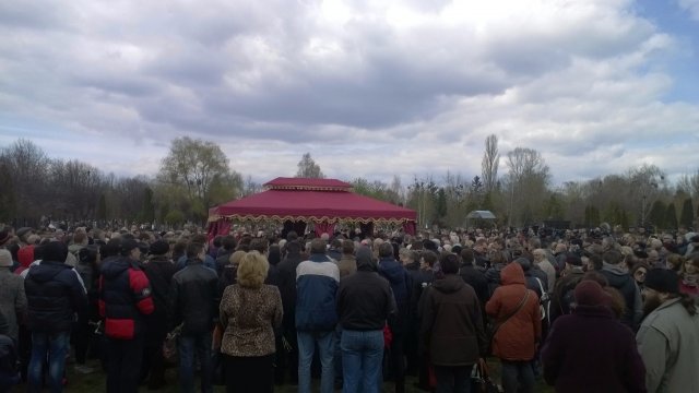 На похоронах скандального Олеся Бузини проклинали журналістів (ФОТО)