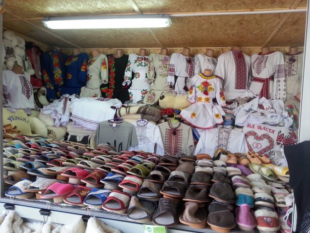 Из Северодонецка везут вышиванки в оккупированный Луганск: там есть большой спрос (ФОТО)