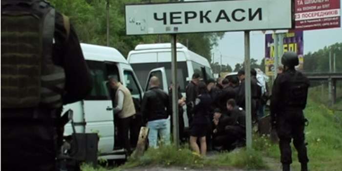 На черкаському блокпосту затримано автобуси з підозрілими пасажирами (ФОТО) (ВІДЕО)