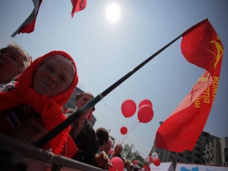 У параді КПУ в Чернігові участь приймав навіть «труп комуніста» (ВІДЕО)