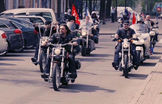 У Грузії судитимуть російських байкерів через напад на жінку, яка зняла з мотоцикла «георгіївську стрічку» (ВІДЕО)