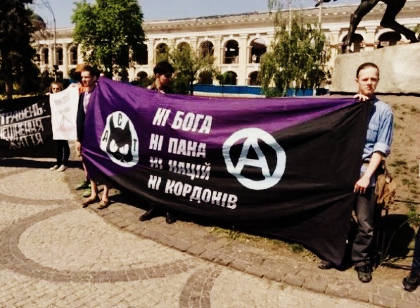 Мітинг у Києві: націоналісти проти анархістів (ФОТО)