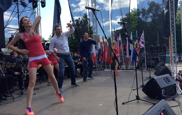 Запальні танці Кличка на відкритті Дня Європи в Києві (фото, відео)