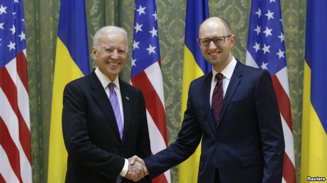 Байден и Яценюк провели переговоры относительно реформ в Украине