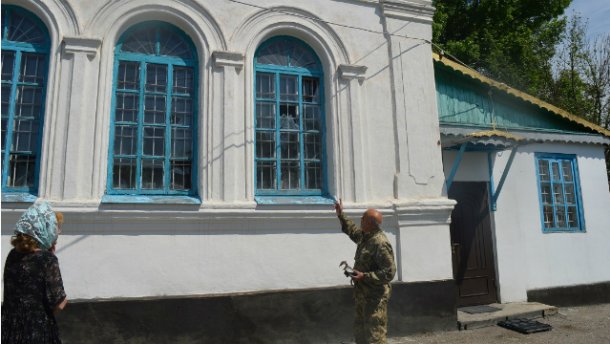 Безрадостная Святая Троица на Луганщине: террористы обстреляли церковь (ФОТО)