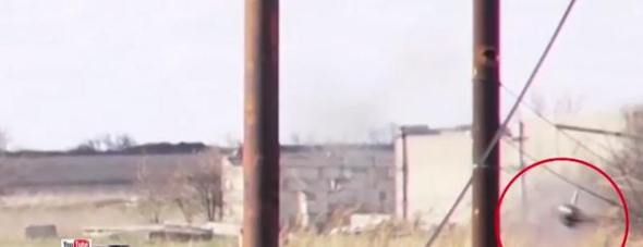 “Зацепило, бл*дь” – украинский ПТУР прилетел прямо на позицию боевиков (ВИДЕО)
