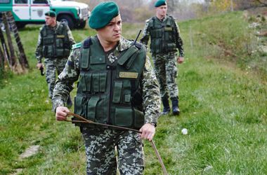На границе РФ и Украины продолжается бой пограничников с диверсантами
