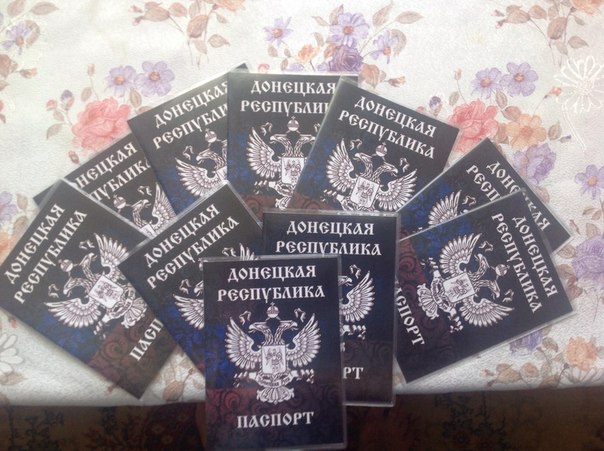 Рабство XXI століття: керівництво “ДНР” відбирає у педагогів паспорти і заморожує зарплати