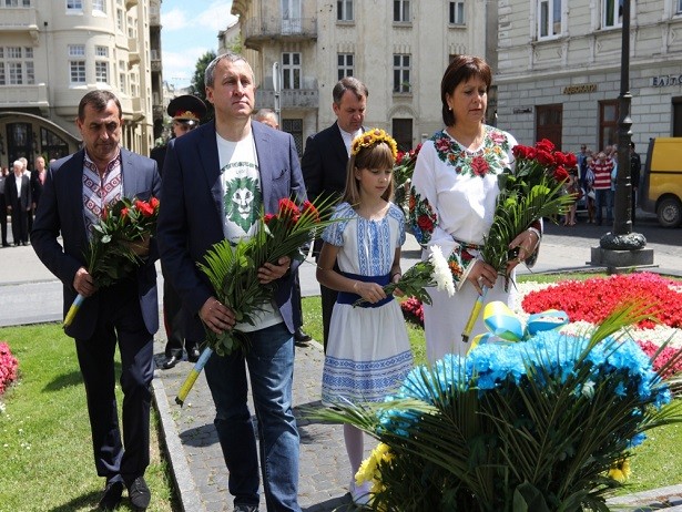 Як Яресько та Дещиця святкують День Конституції України (ФОТО)