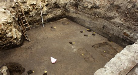 Во Львове археологи раскопали артефакты древнерусского времени