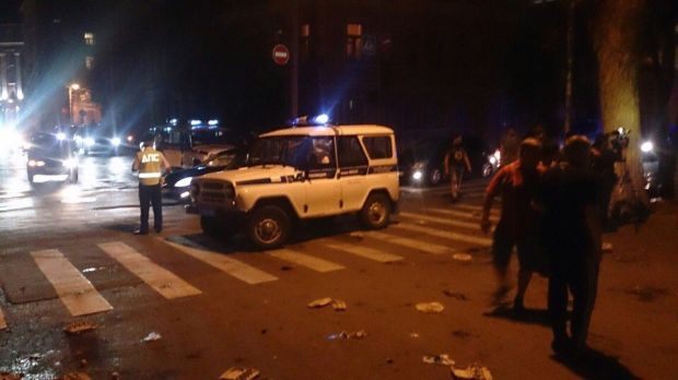 Вслед за Москвой, в Ростове-на-Дону неизвестные совершили нападение на украинское консульство (фото)