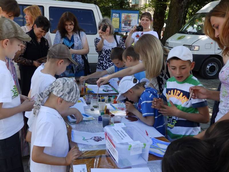 У Дрогобичі під час акції зібрали 15 тис грн для пораненої в зоні АТО медсестри (ФОТО)