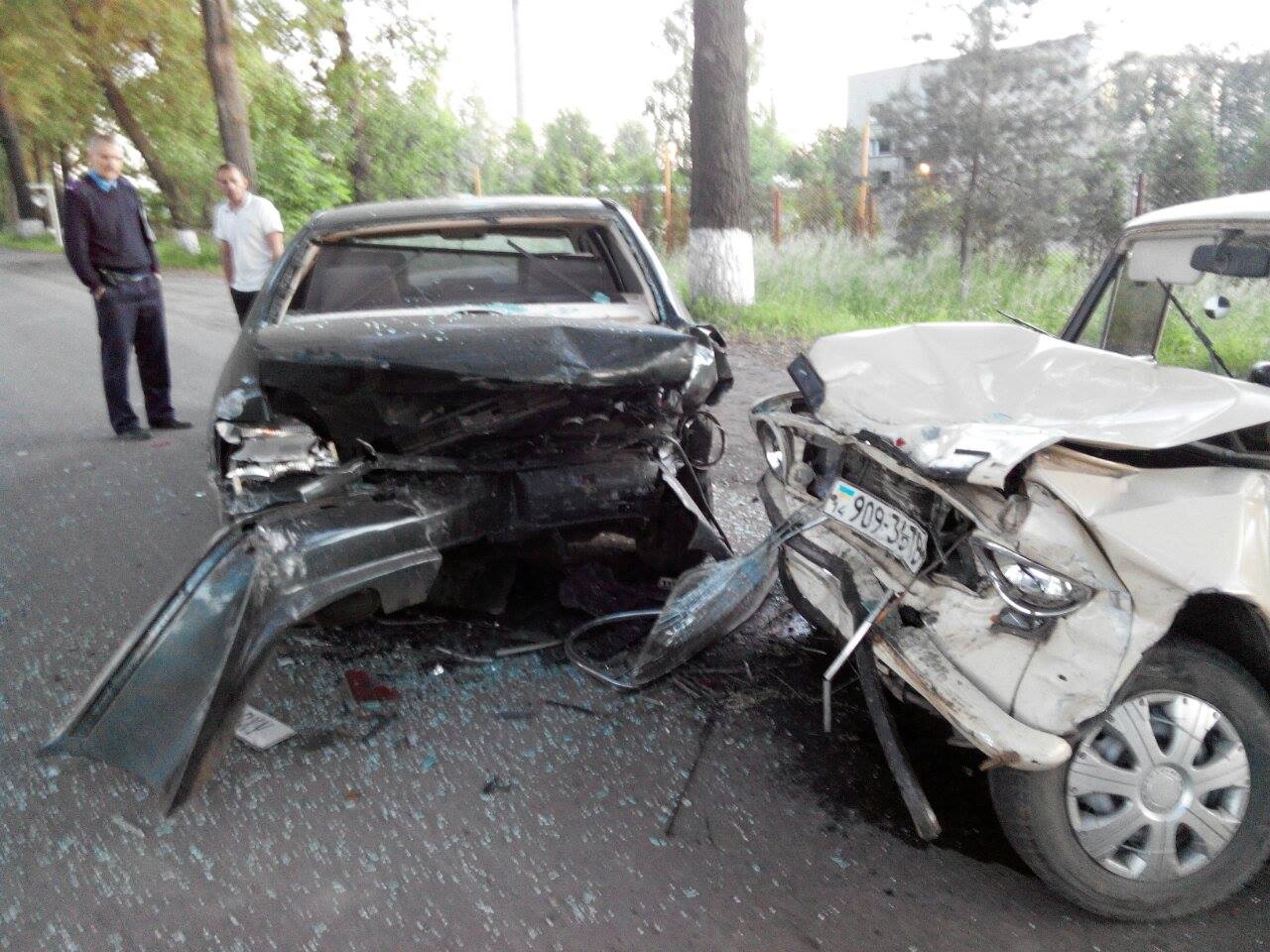 У Червонограді за вечір 2 п’яних водіїв розтрощили власні автівки (фото)