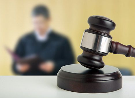 Понад 300 суддів мають бути позбавлені своїх посад – Порошенко