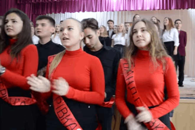 “Ми – бандерівці!” Росіяни бризкають отрутою на пісню українських ліцеїстів (ВІДЕО)