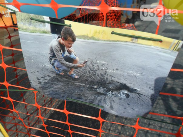 «Я не хочу войны»: Во Львове показали трогательные фотографии детей переселенцев (фото)