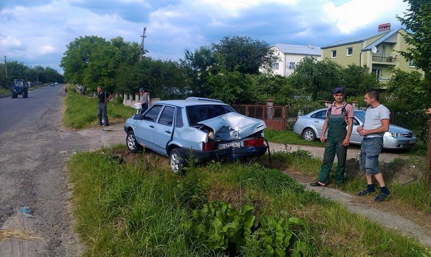 Аварія на Львівщині: автобус зіштовхнувся із легковиком (ФОТО)