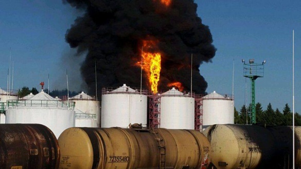 Під Києвом спалахнула нафтобаза, є постраждалі (ФОТО)