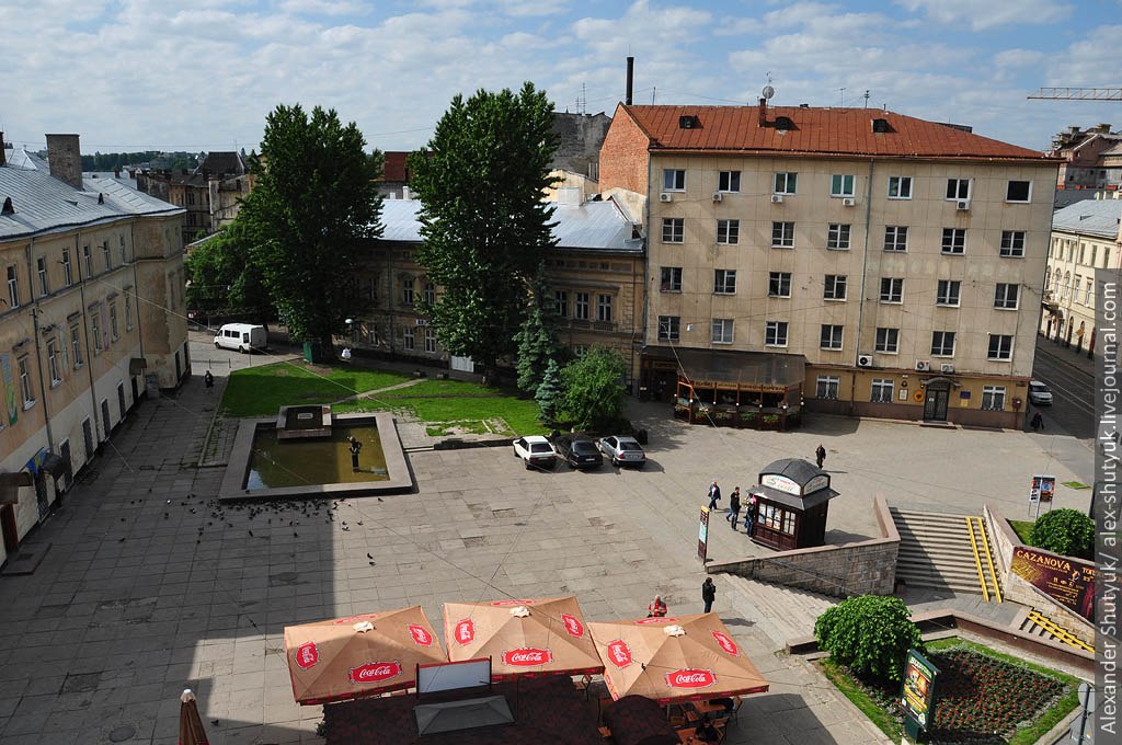 Розпочався ремонт площі Митної у Львові