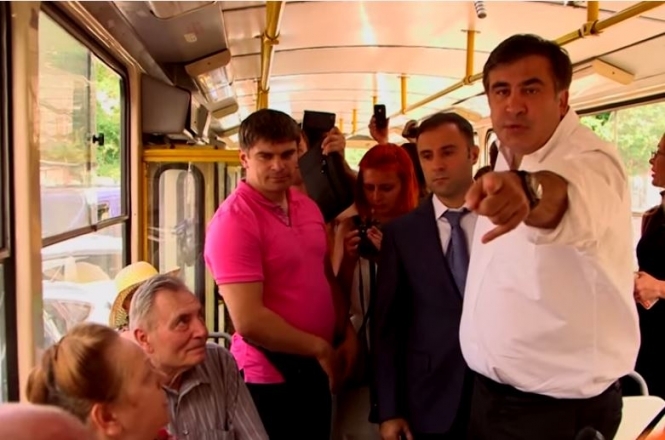 Саакашвили устроил новому руководителю областной милиции экскурсию Одессой (видео)