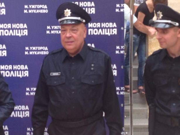 Москаль в Ужгороде надел полицейскую форму (ФОТО)