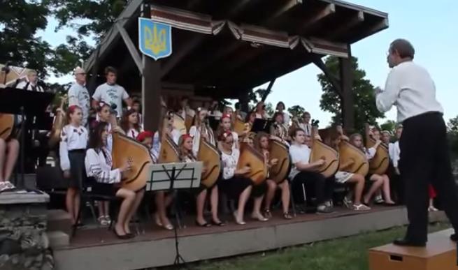 Діти із США на бандурах виконали гімн “укропів” (ВІДЕО)