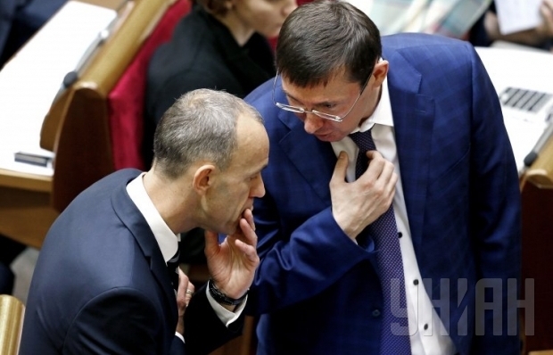 Луценко похвалився перед депутатами годинником, вартістю понад 11 тисяч доларів (ФОТО)