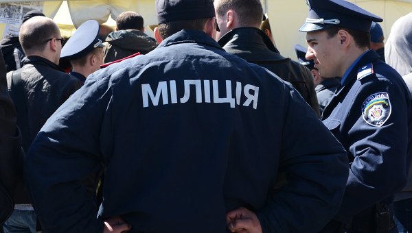 Слідчий РВ ГУМВС України каже, що начальник райвідділу підполковник міліції б`є підлеглих