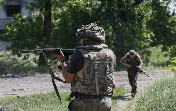 Бойовики провели потужний артобстріл українських позицій у районі Пісків