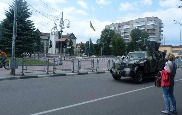 На Мукачево через Стрий рушила колона військової бронетехніки (ВІДЕО)