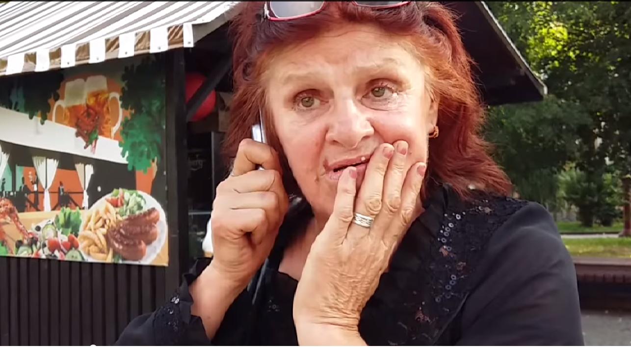 “Чорножопі понаїхали”, – Франківчанка влаштувала расистський скандал в центрі міста (+18 Відео)