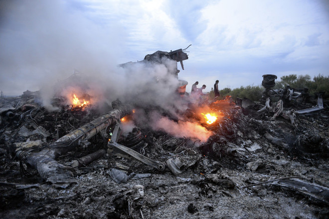 Украина установит мемориал погибшим пассажирам, где упал самолет МН-17 – П.Порошенко
