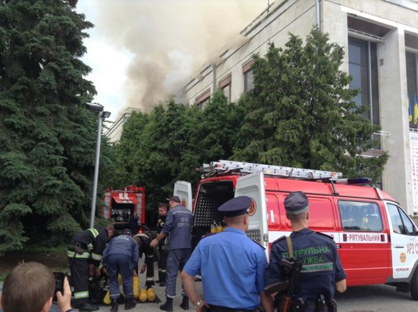 Количество спасателей, которые пострадали во время тушения пожара в Черкассах, возросло до трех