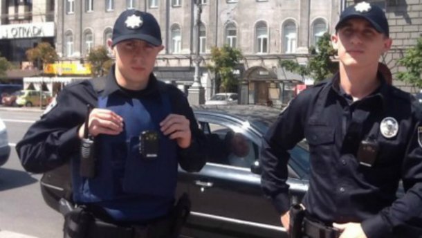 Київські поліцейські пояснили, чому одягнули бронежилети