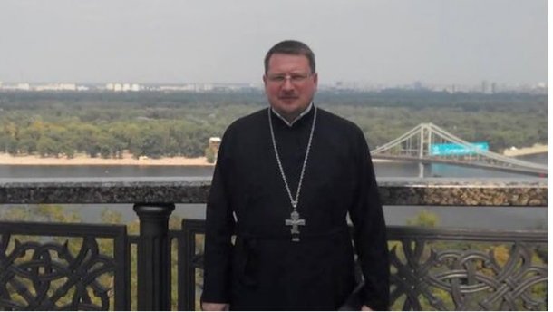 Умер священник, в которого стреляли в Киеве