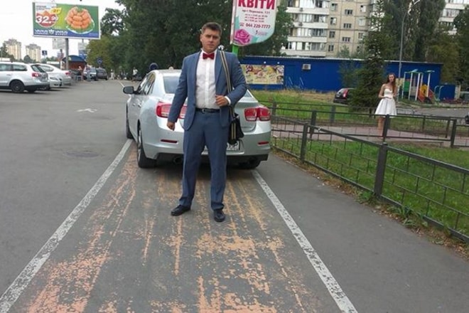 У Києві наречений-автохам з камінням напав на велосипедиста (ФОТО)