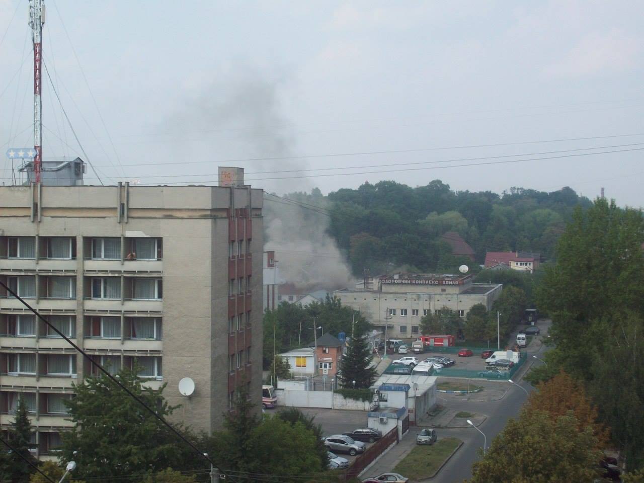 У Львові біля готелю спалахнула пожежа (фото)