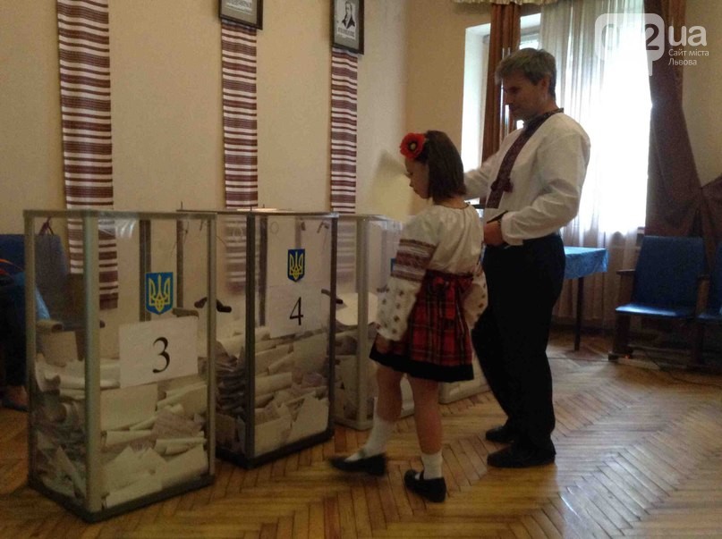У Львові побільшало виборців, які вагаються, кого обирати мером
