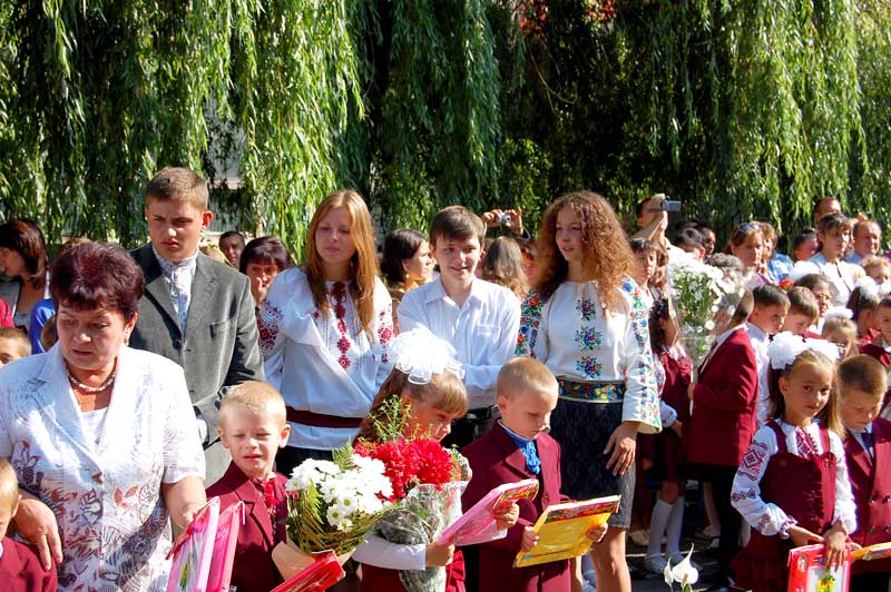 Львів’ян закликають допомогти бійцям замість купівлі квітів на 1 вересня