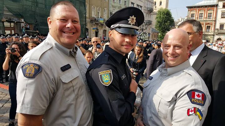 Аваков показав фото потужних канадців, які тренували поліцію Львова