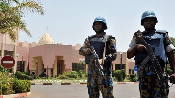 Отель в Мали взяли штурмом, все заложники освобождены, погибли по меньшей мере 13 человек
