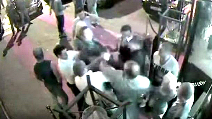 З’явилось відео бійки п’яного прокурора в нічному клубі: Шокін вимагає розслідування (відео)