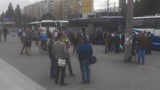 Коломойський відправив 7 автобусів людей “на Київ”