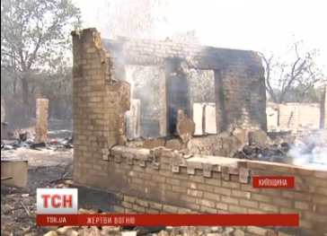 На Киевщине крестьяне сожгли хутор и повредили линию электропередач в соседнем селе