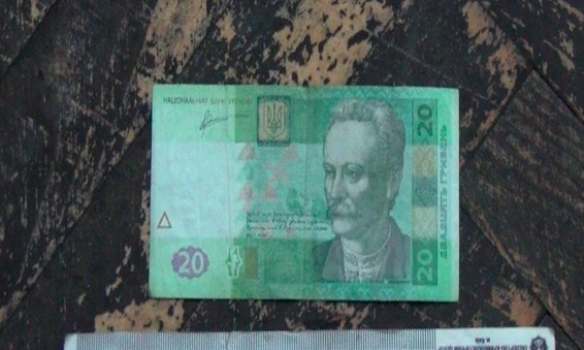 В Киеве мужчина напал на почтовое отделение с ножом и требовал 20 гривен (фото, видео)