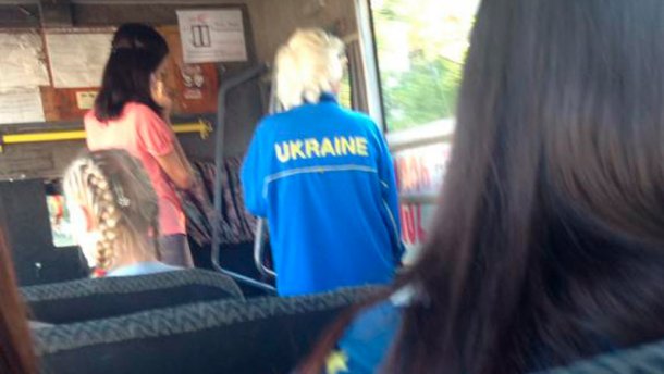 Женщина в костюме “Ukraine” засветилась в Луганске