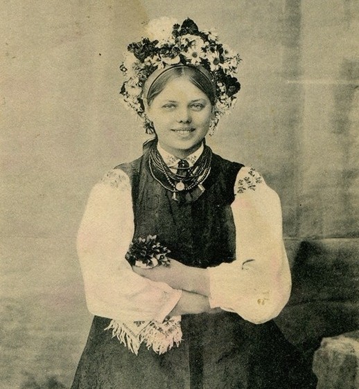 Як виглядали українки 100 років тому – раритетні фотографії