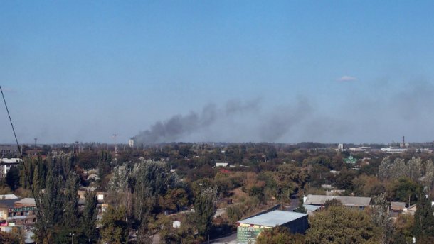 От сильного взрыва в Донецке загорелась многоэтажка (Фото)
