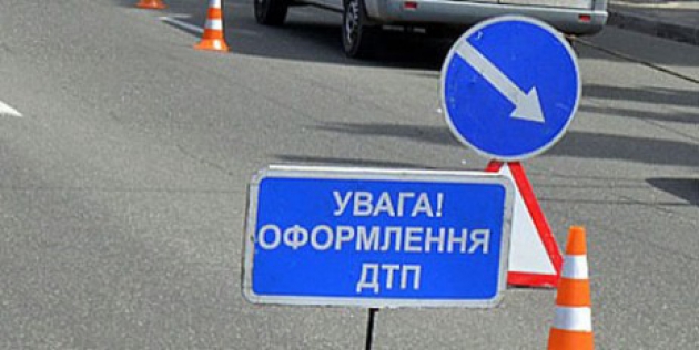 В Киеве автомобиль сбил пешехода и протащил его по дороге